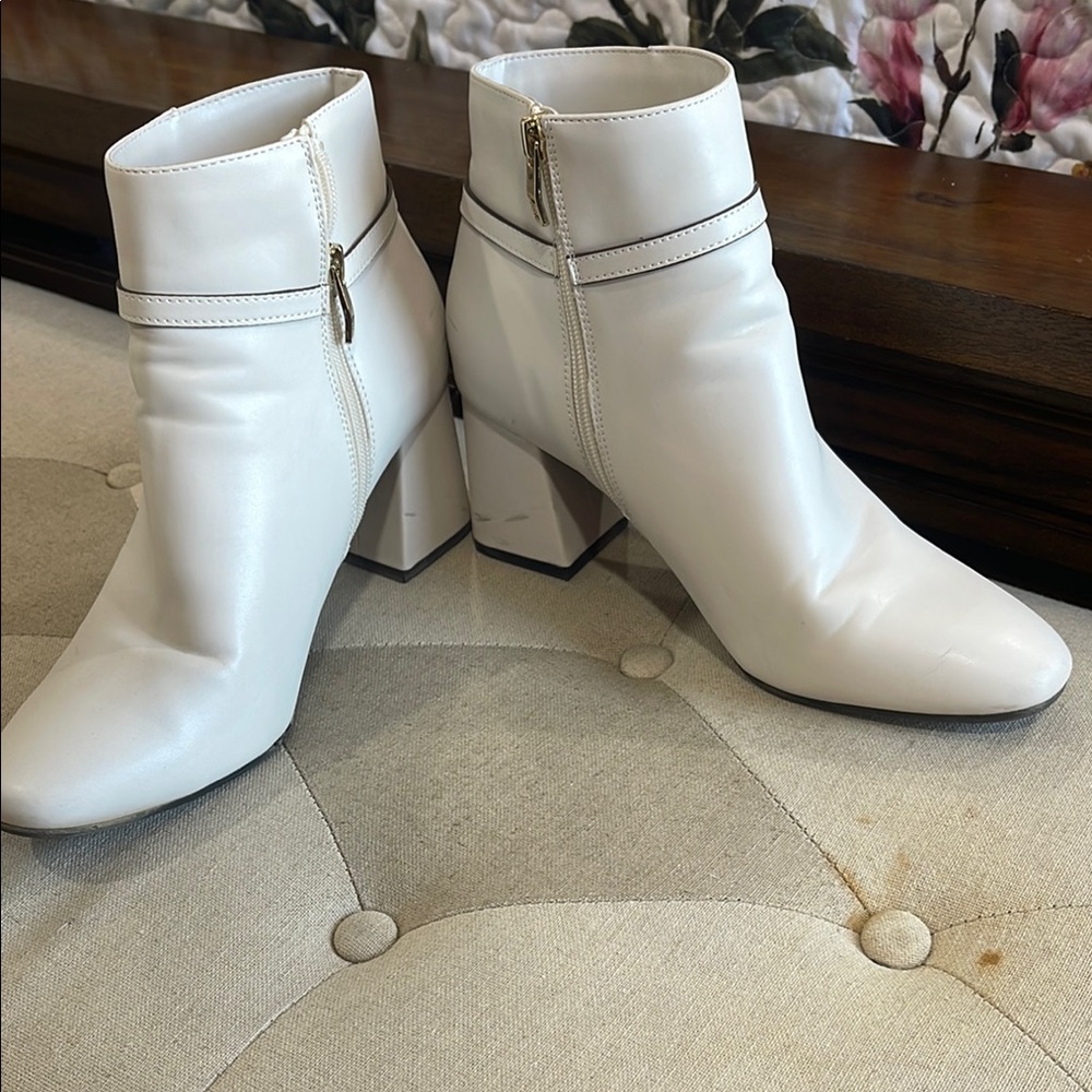 Liz Claiborne White Ankle Boots with Sleek Design